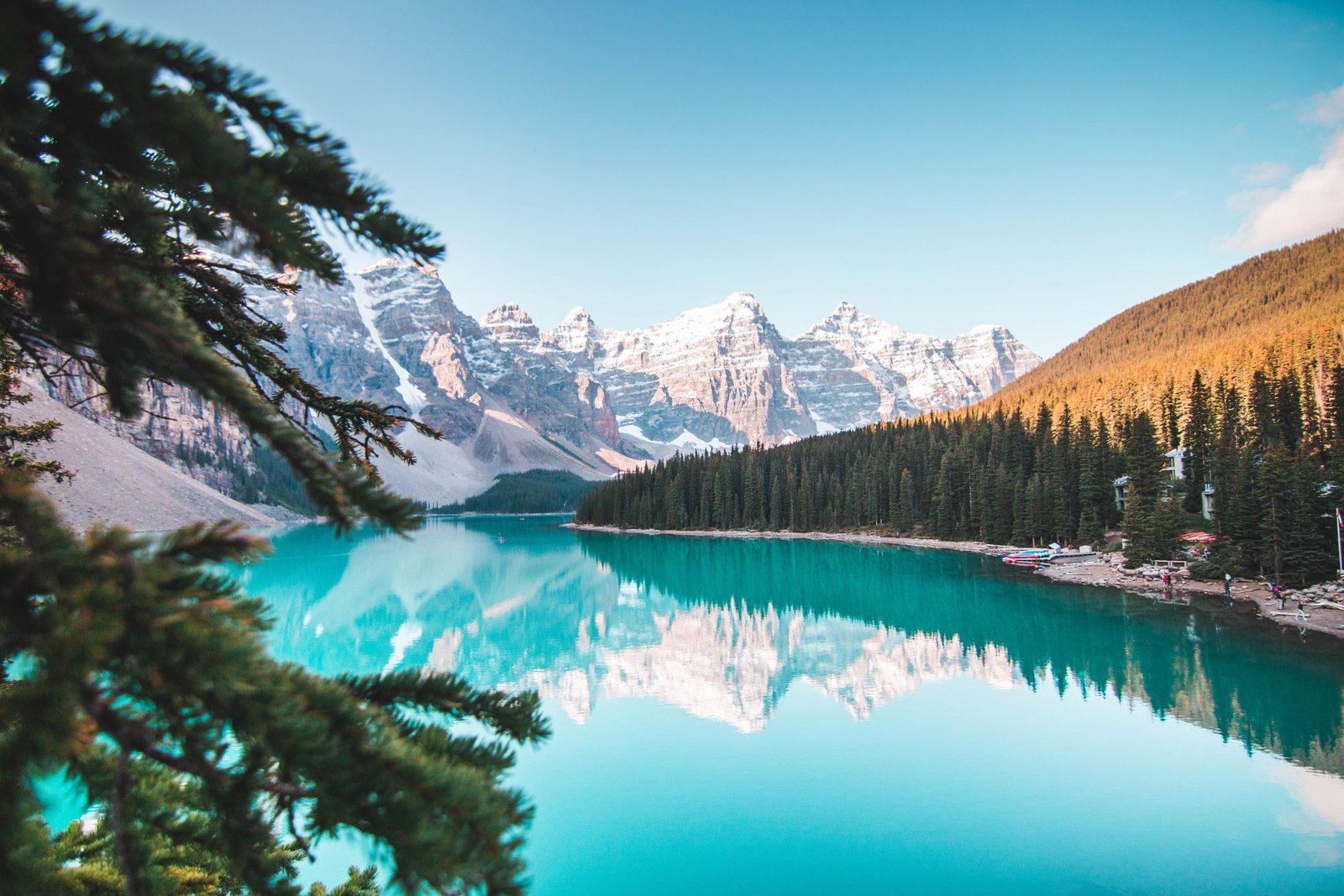 Turquoise Moraine Lake below the peaks of Banff National Park